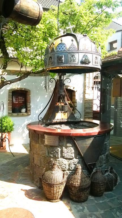 Penzion A Restauracia Toldi Galanta Luaran gambar