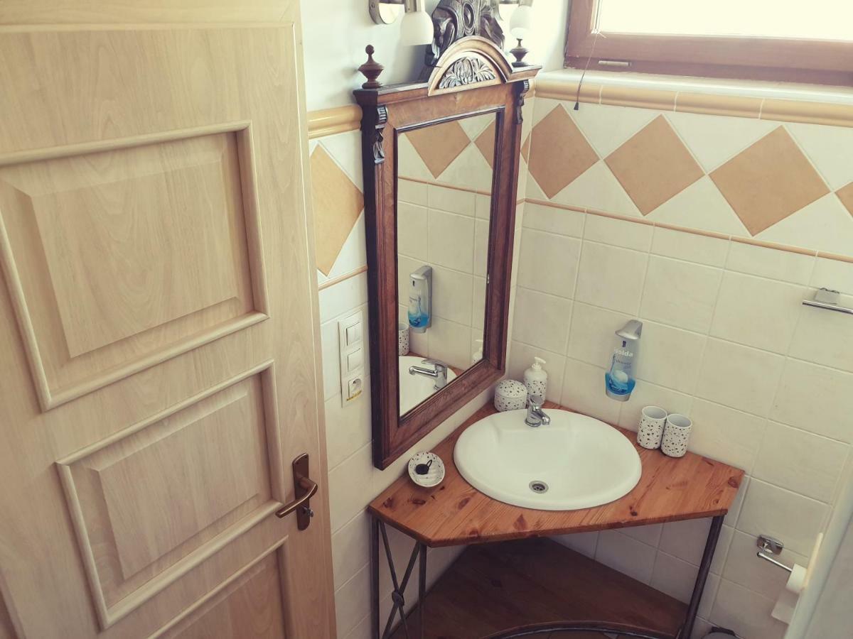 Penzion A Restauracia Toldi Galanta Luaran gambar