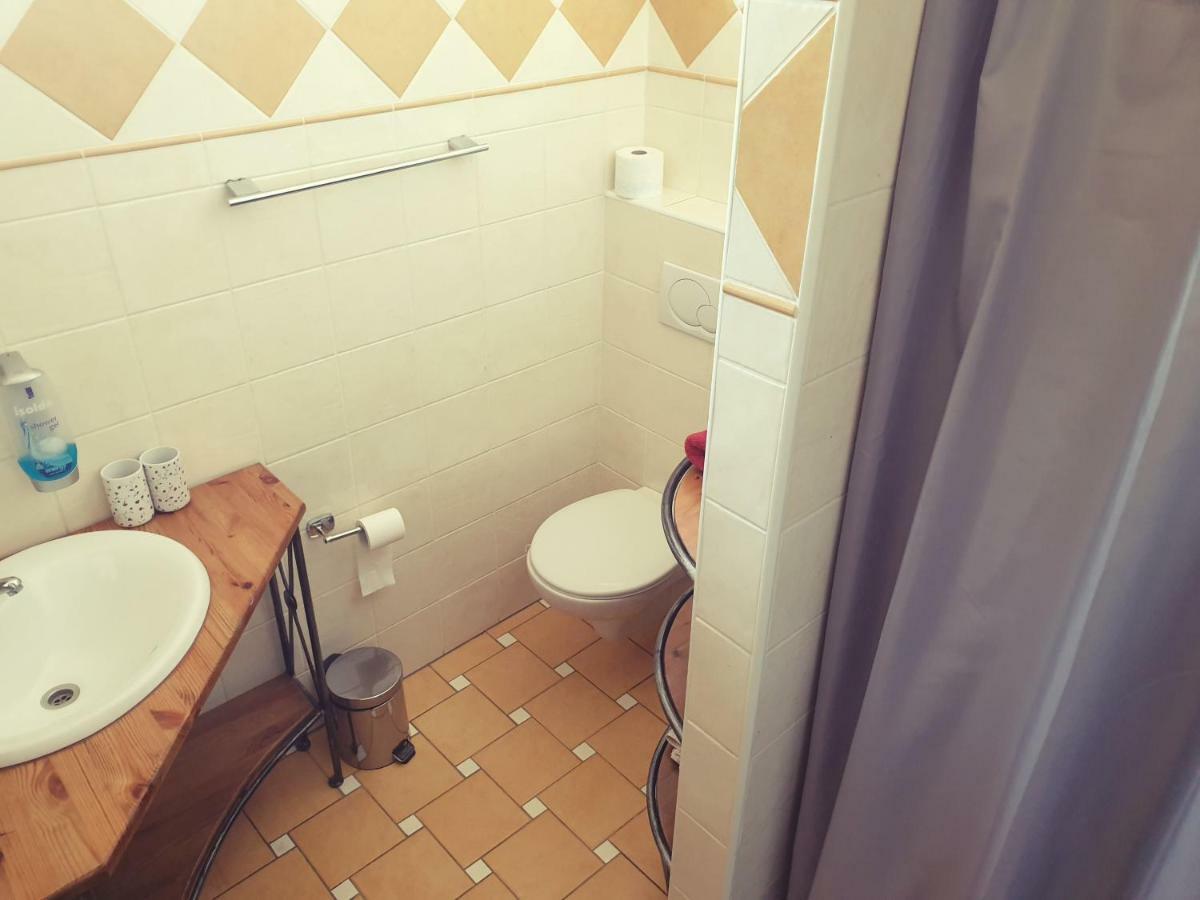 Penzion A Restauracia Toldi Galanta Luaran gambar