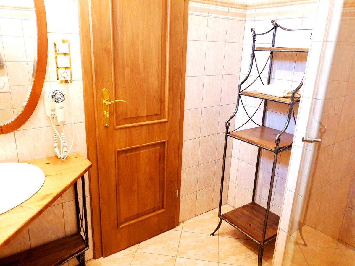 Penzion A Restauracia Toldi Galanta Luaran gambar