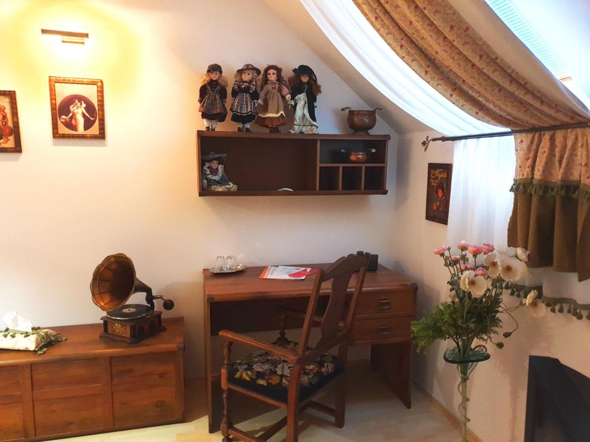 Penzion A Restauracia Toldi Galanta Luaran gambar