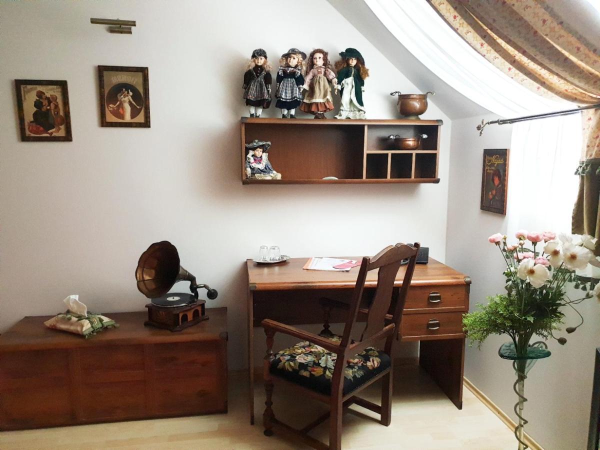 Penzion A Restauracia Toldi Galanta Luaran gambar